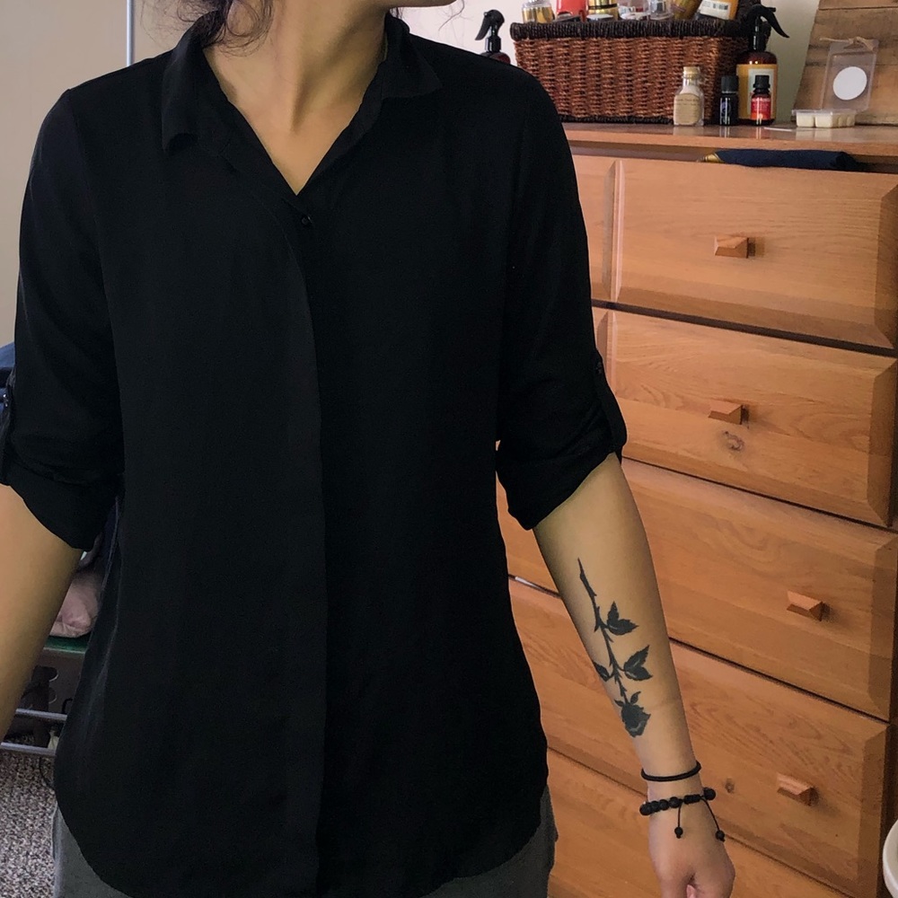 Apt 9 Blouse size small but can fit like medium